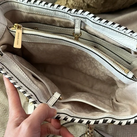 Summer Straw Michael Kors Handbag with White Leather Straps - Picture 9 of 17
